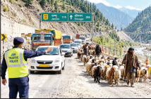 Traffic advised to keep lane discipline on Jammu-Sgr highway, Two-way traffic allowed on Sept 28